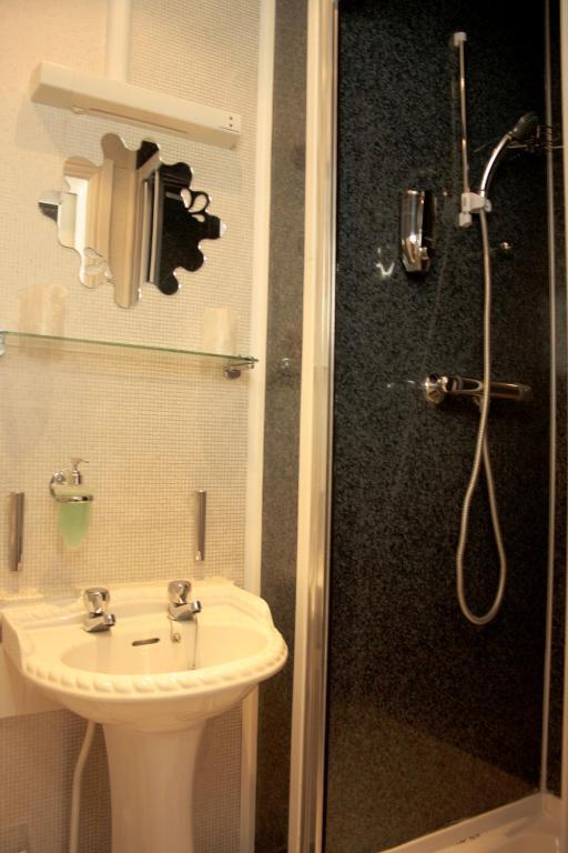 Devon View Guesthouse Swansea Oda fotoğraf